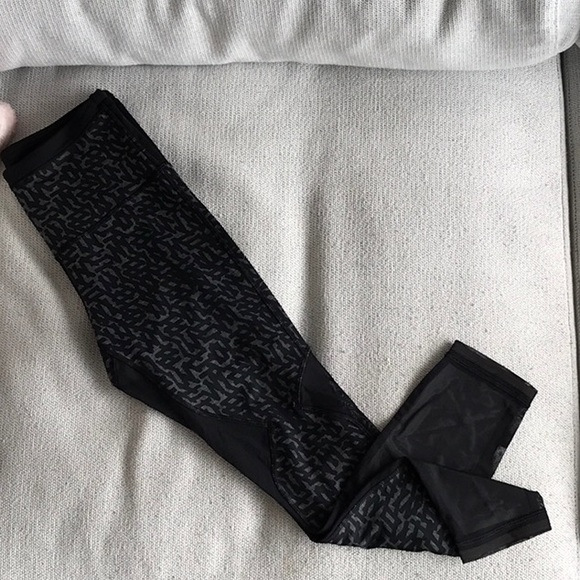 LuluLemon Leggings with mesh detail - NEW